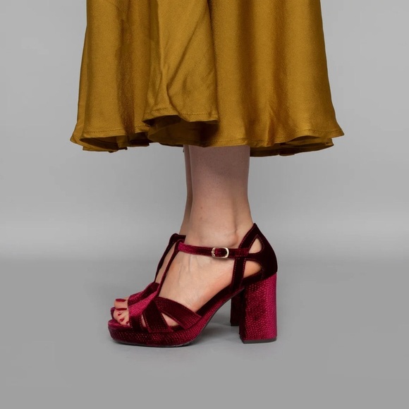 Esska Shoes - Esska Valerie Heels in Raspberry Velvet